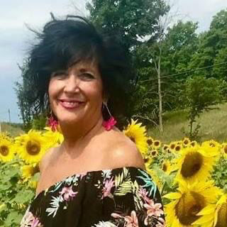 Portrait of Kathi Parisi, Founder of Starts with Art
